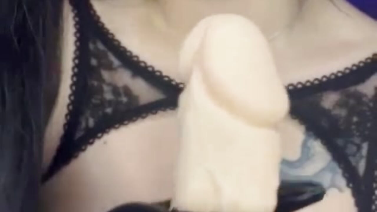 Open club fans - video by Daphnee-x cam model