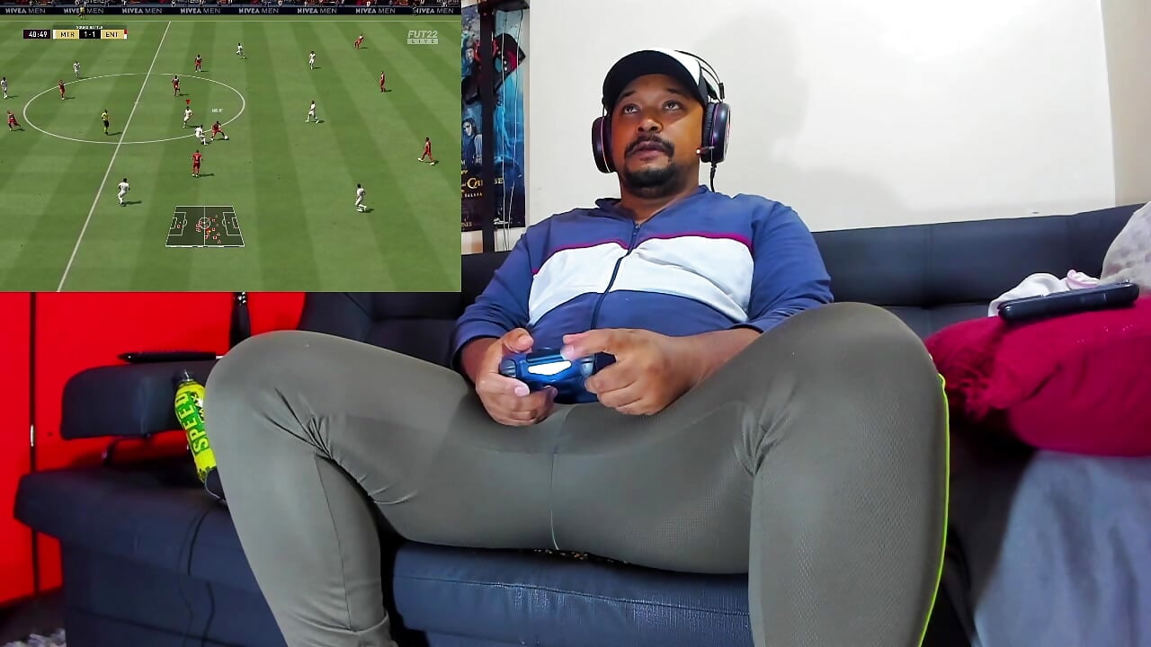 playing - video by MasterGralakxxx cam model