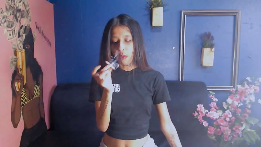 smoke a lil with me 👀💋 - video by Indianteezer cam model