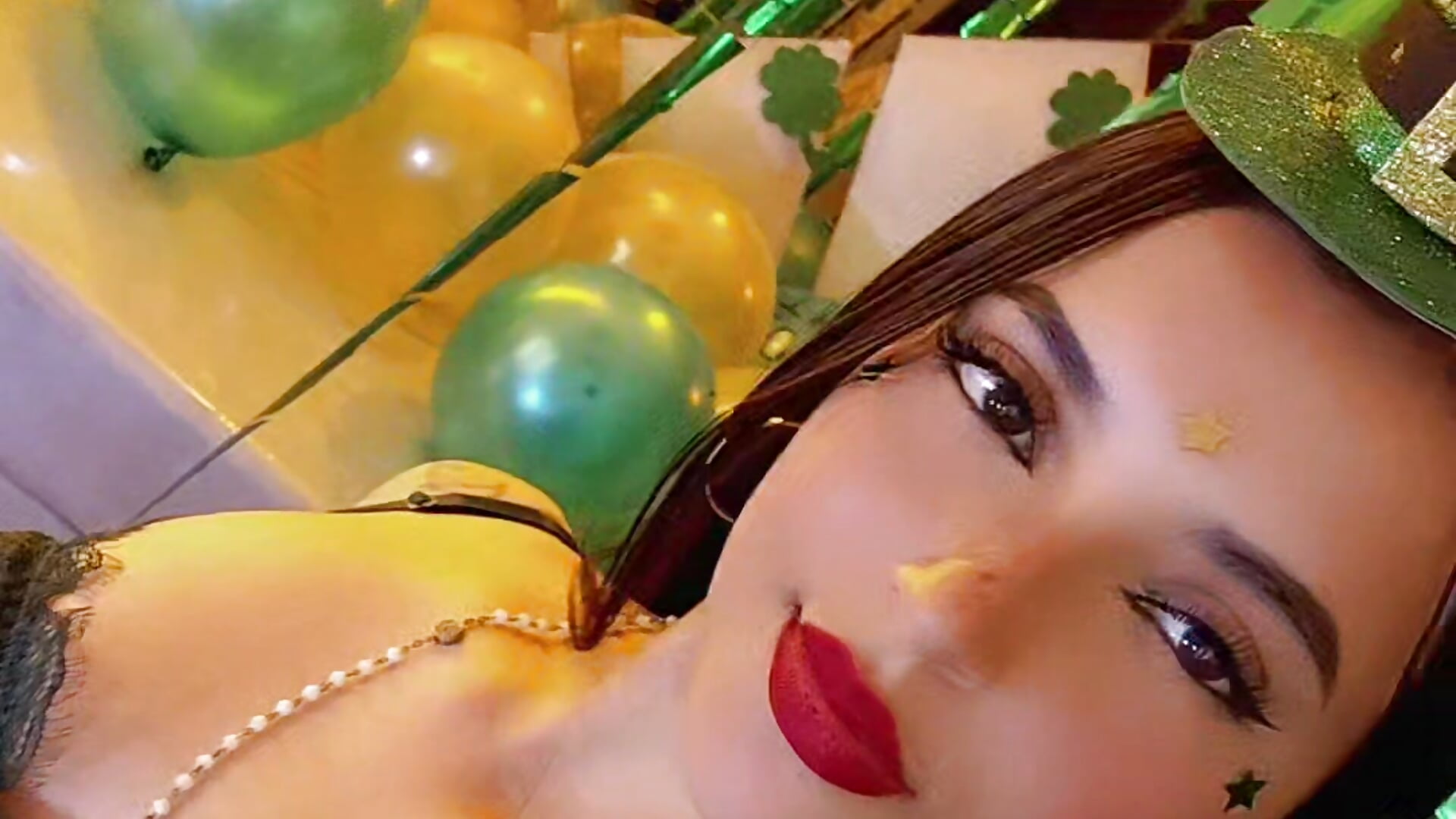 🤑🍀🍀💸 - video by sophiadoll_tf cam model