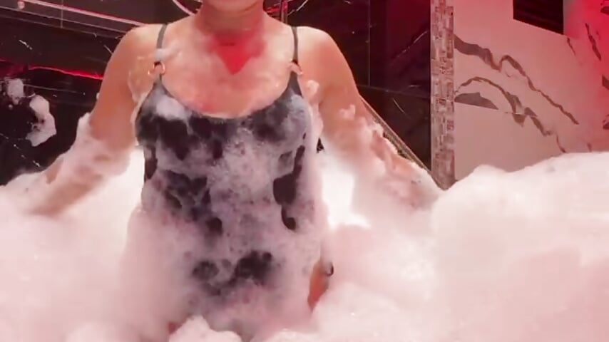 Come on, dive in with me 😏 - video od modelky/modela molly_lovee_