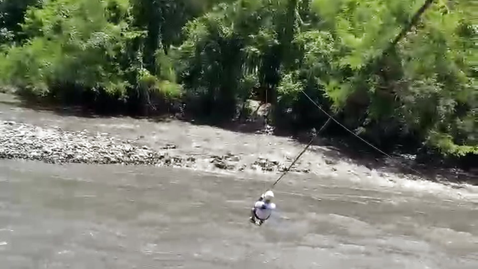 Flying over the river!! 🤠