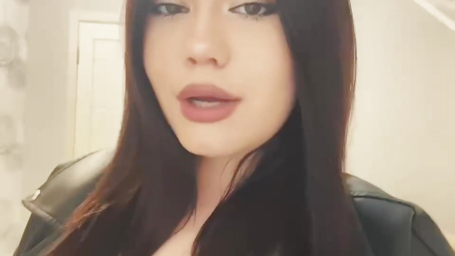 ♥llipsync♥ - video by Wow_Monika cam model