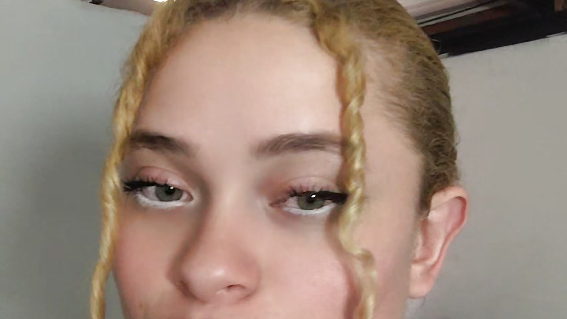 I'm too beatiful , kiss - video by Cherrysweetyx cam model