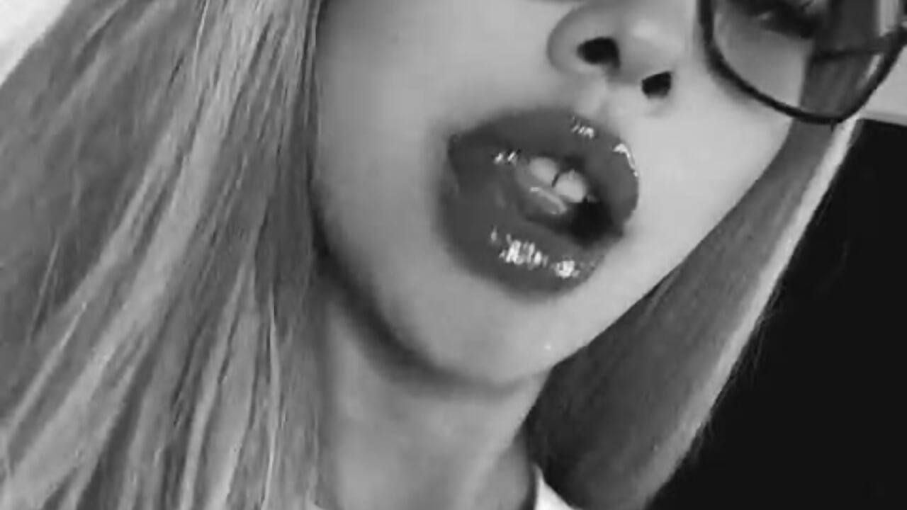 i want u closer please 😈 - video by SofiaClarkson cam model