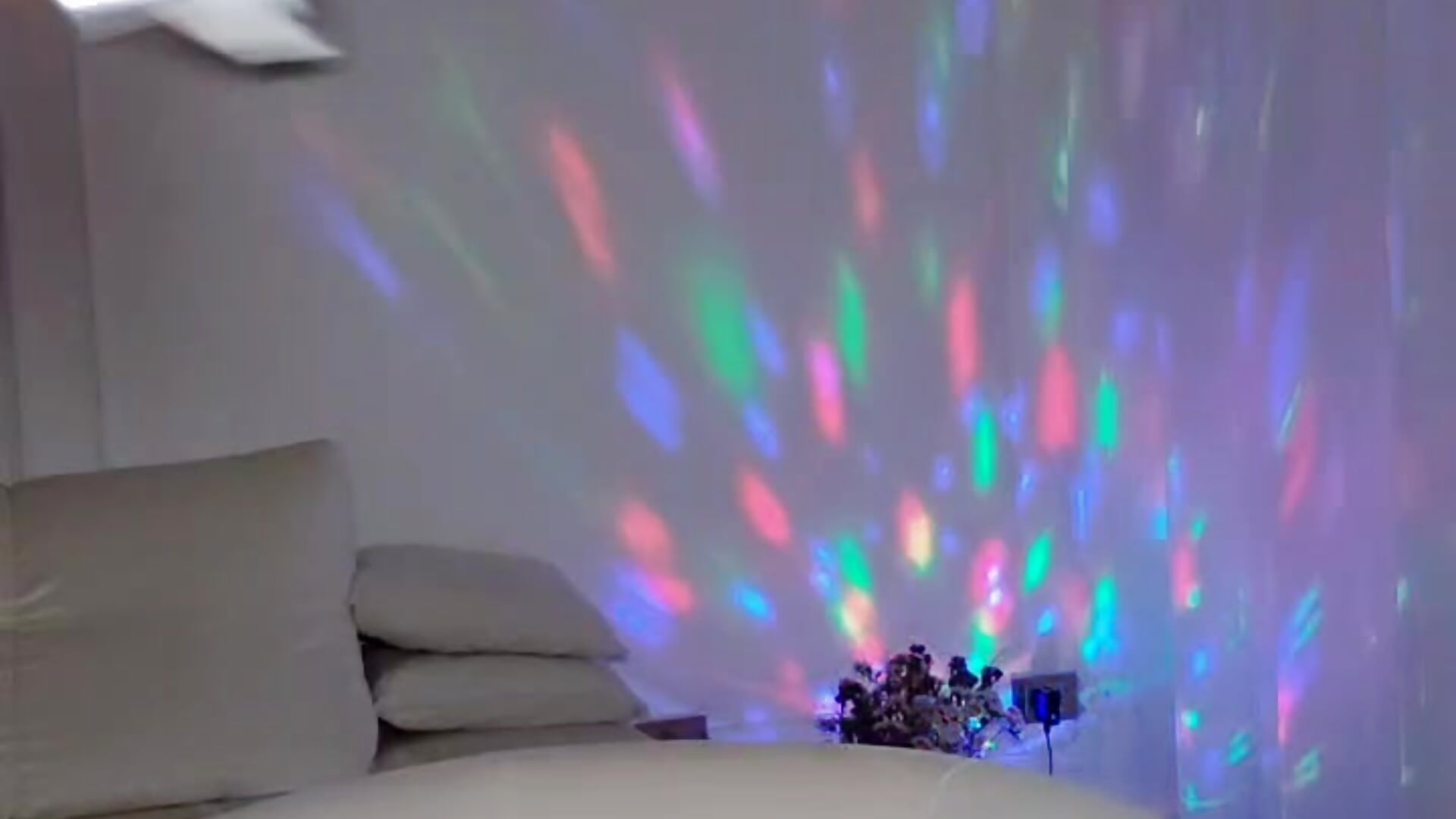 BIG PLAY!  anal +big green plug - video by fit_vic cam model