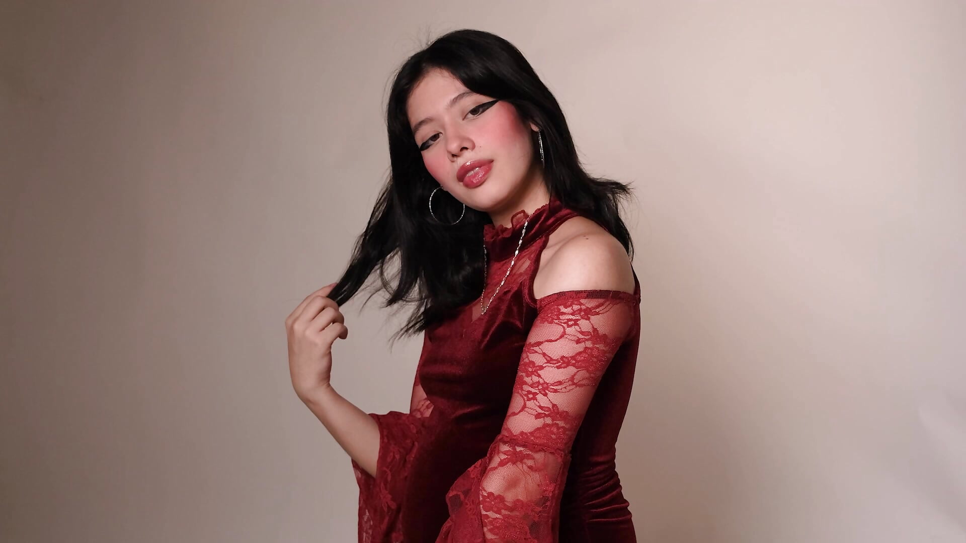 A red dress ❤️ - βίντεο μοντέλου BillieBrownn