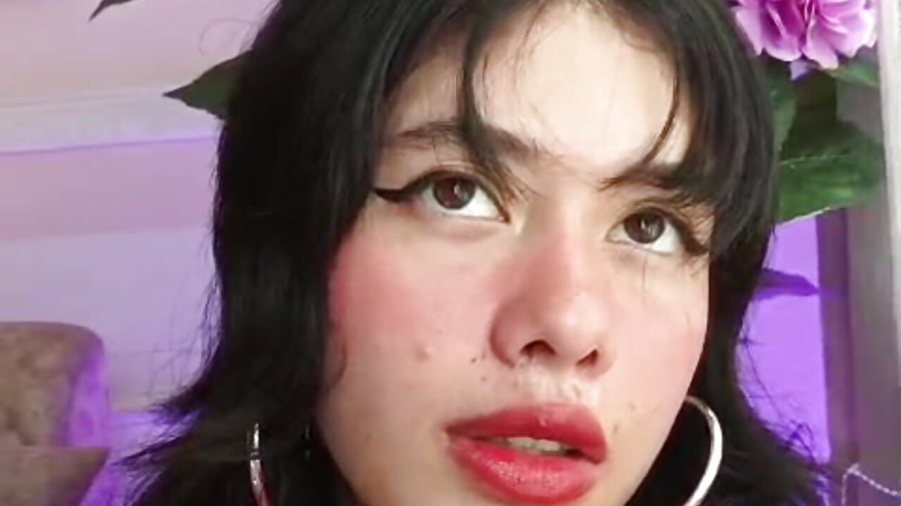 🤭 - video by BillieBrownn cam model