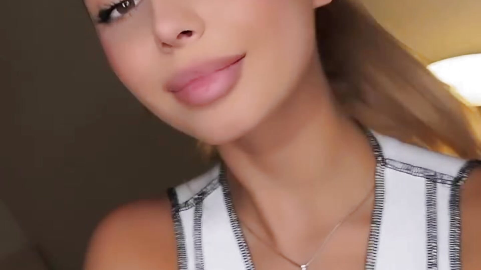 Kiss ^_^ - video by murburik cam model