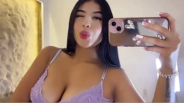 boobs bouncee hehe🍒💦 — filmik Naomy_gyal, modela(-lki) na kamerkach