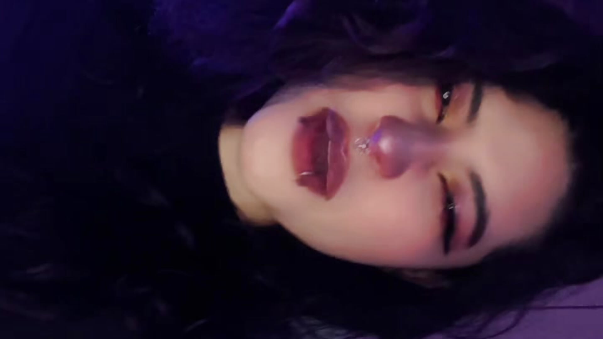 uwu – video od webkamerové modelky SabrinaV_