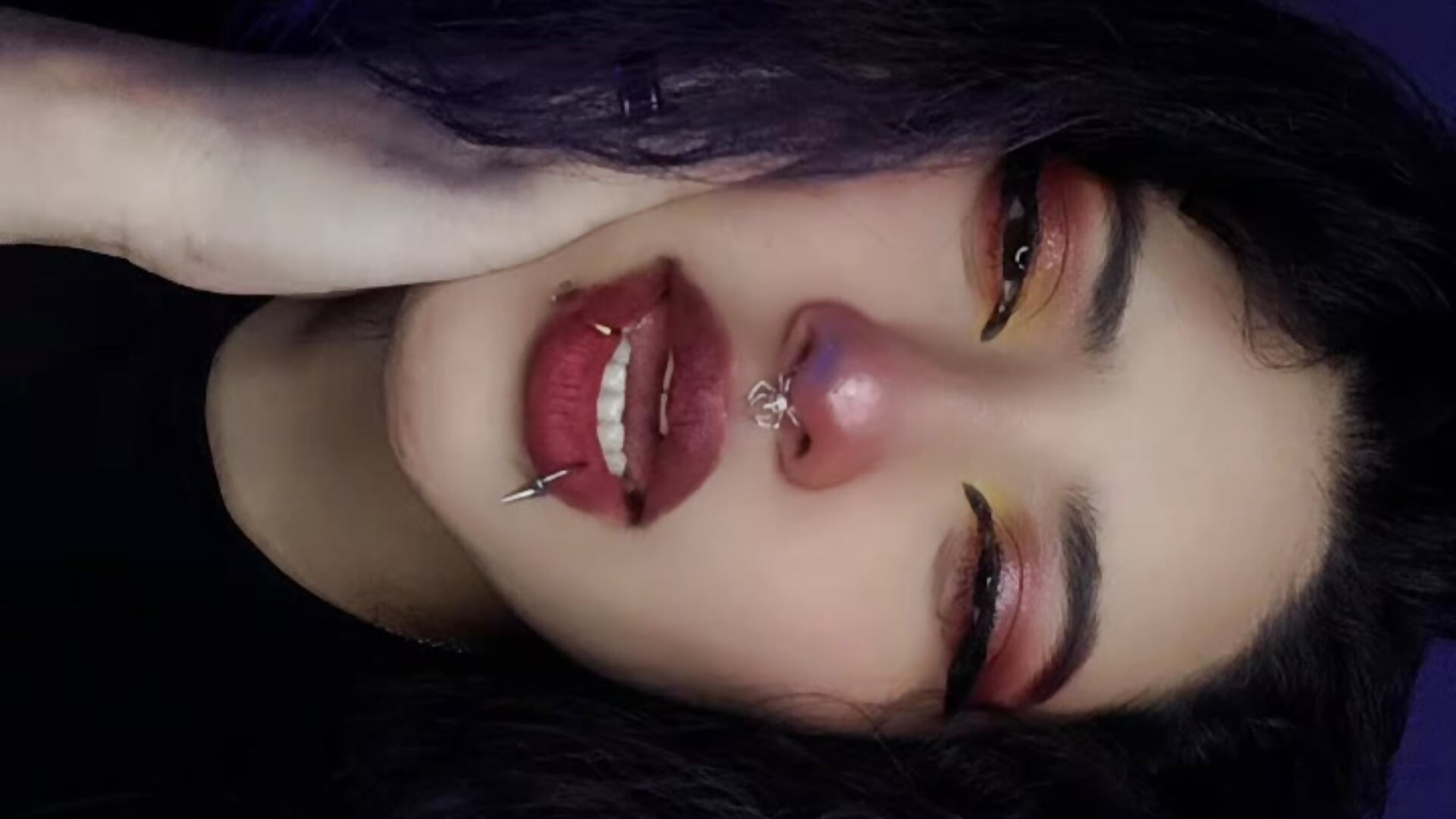 rock – video od webkamerové modelky SabrinaV_