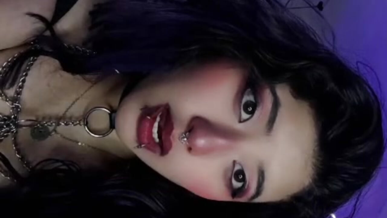 uwu - vidéo du modèle de showcams SabrinaV_
