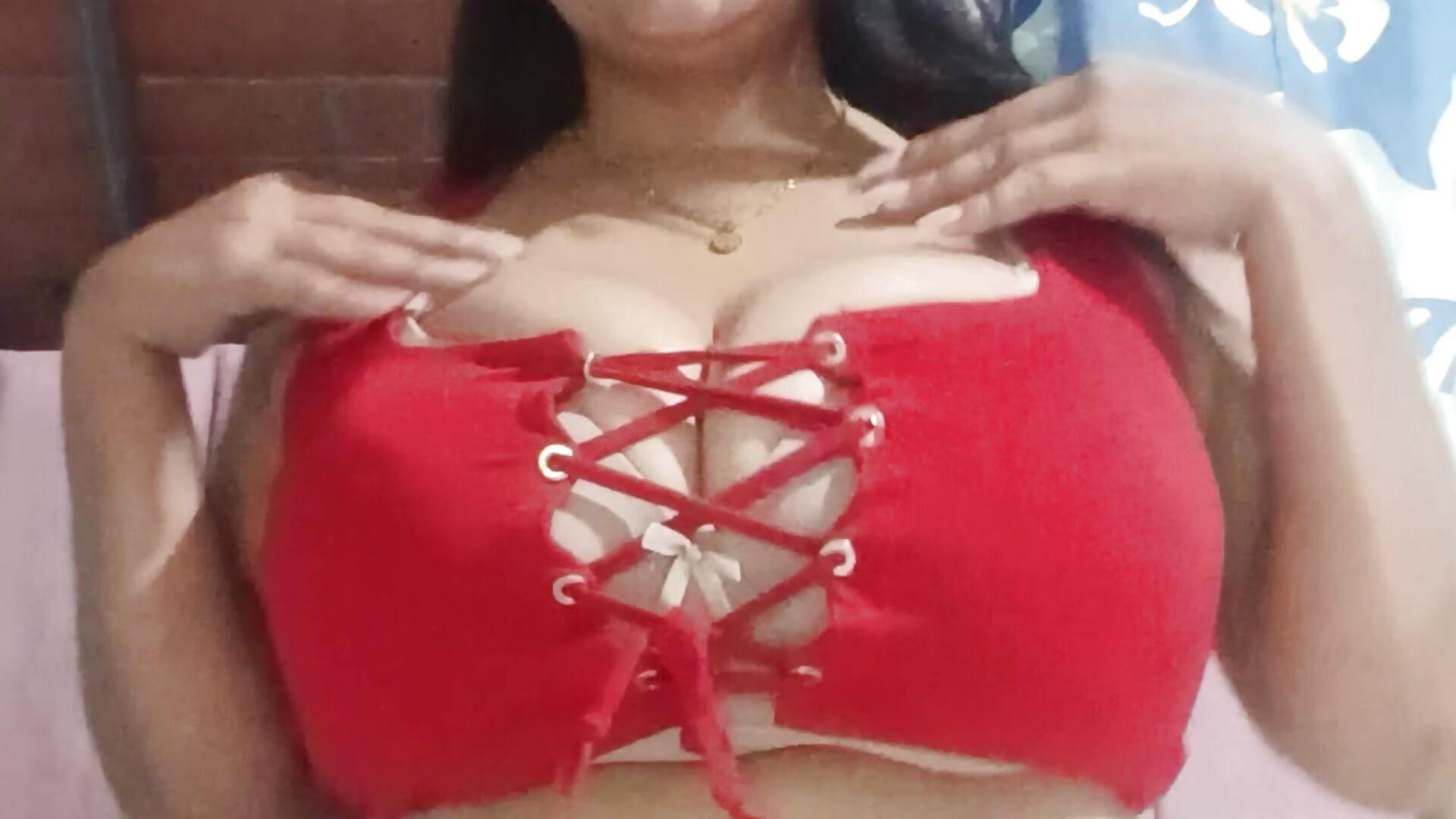 Chantall boobs - video di Hugueboobs_chantall_ modella di cam