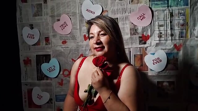 It's Valentine's Day, and I'm here to turn you on. Mature, confident, and dangerously irresistible. - clip cu MaylinRosse_ model videochat