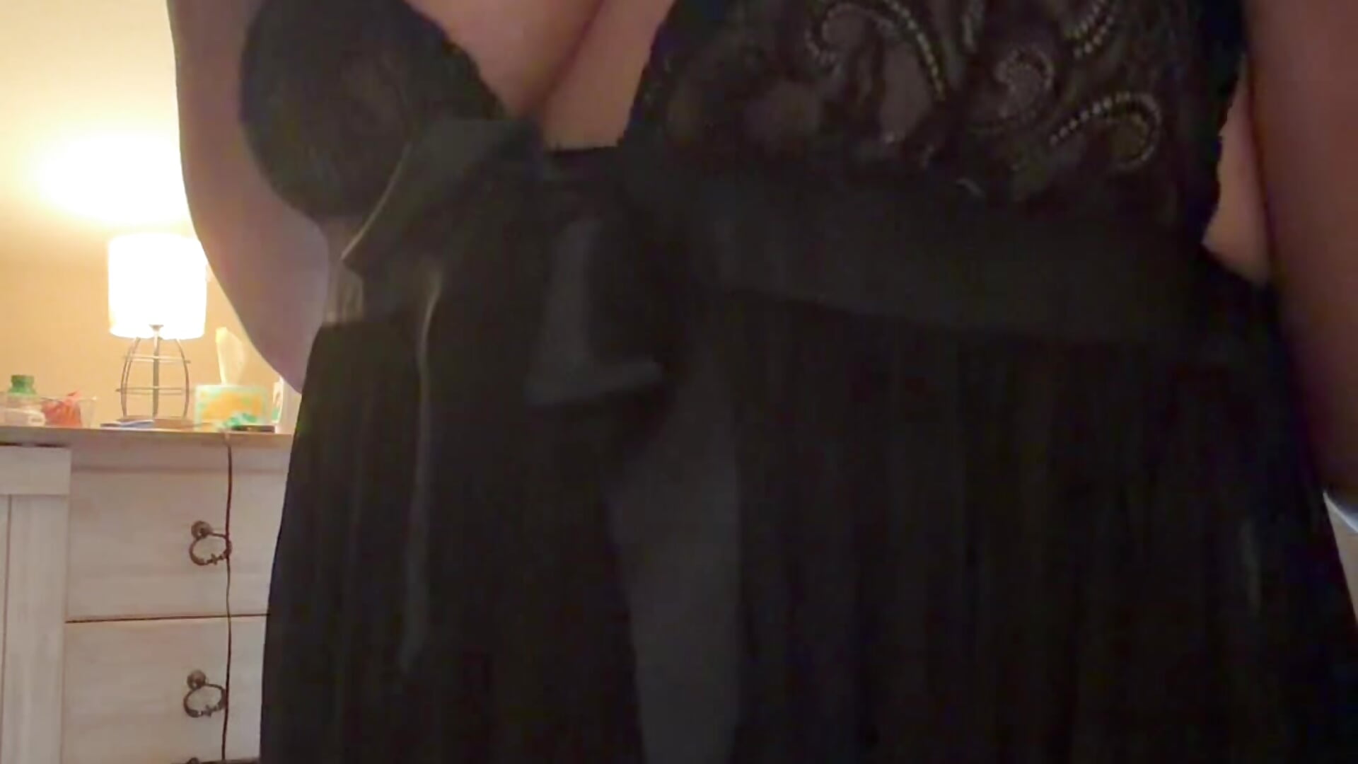 Black lingerie tease - video oleh model kamera sw33th3art
