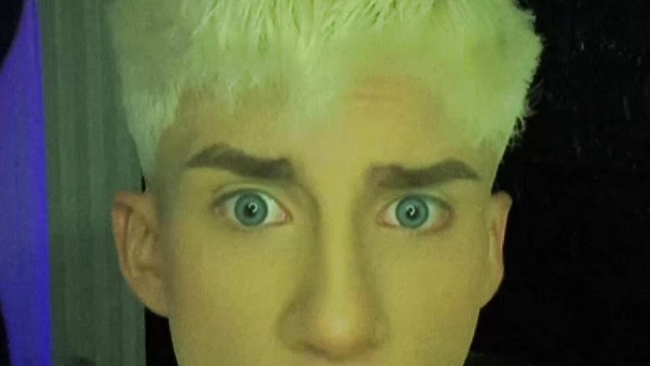 ❤️ - video by Erick_Velveth cam model