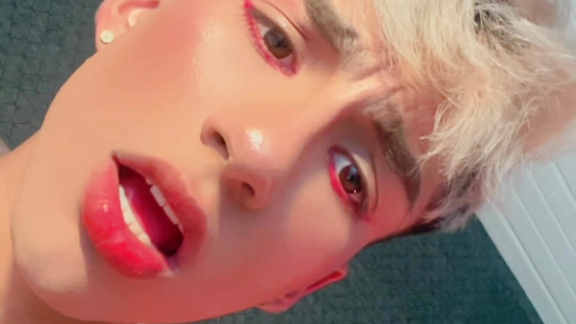 Hello, beauty - video by Erick_Velveth cam model