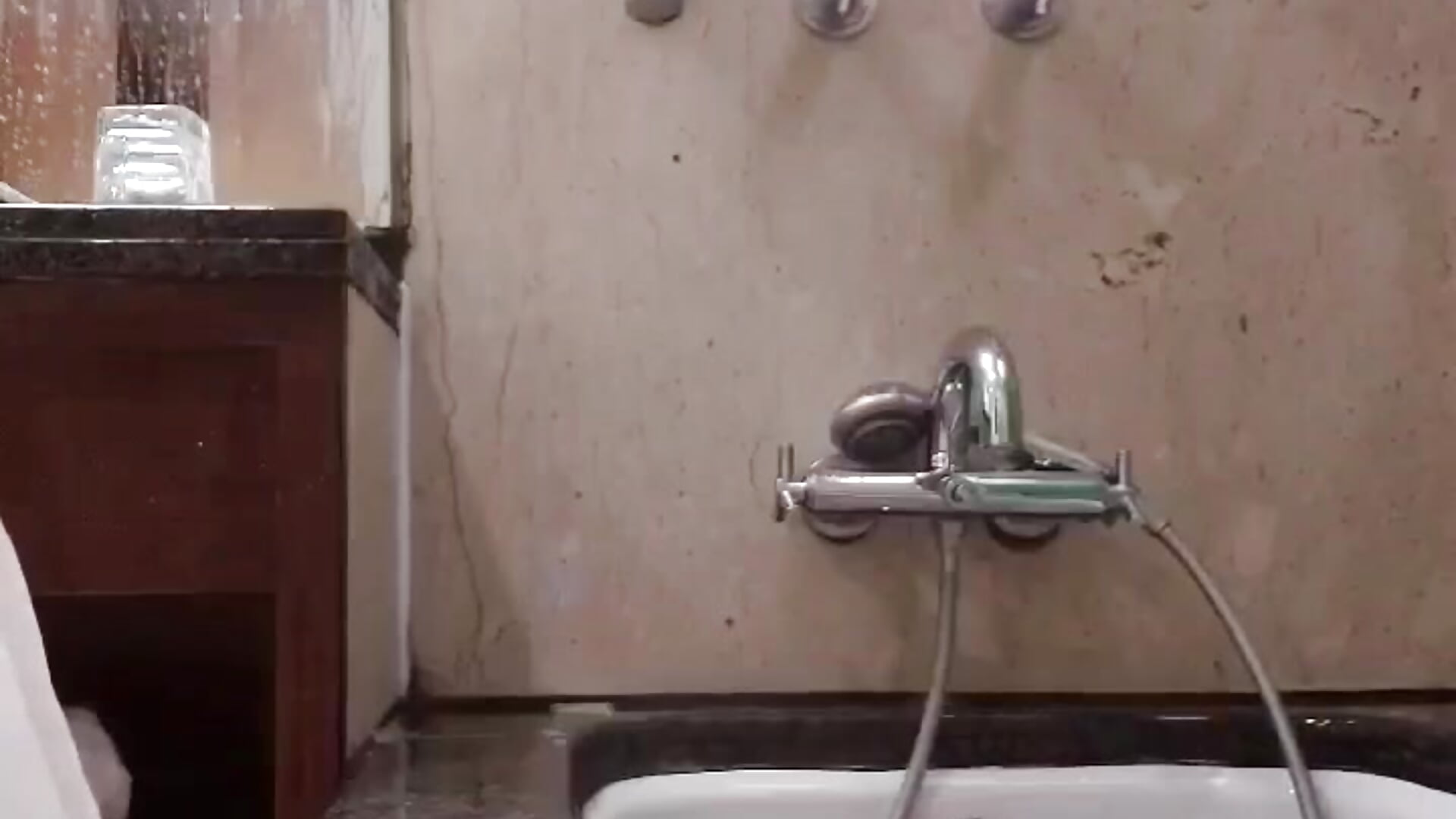Shower show in tub soap spank