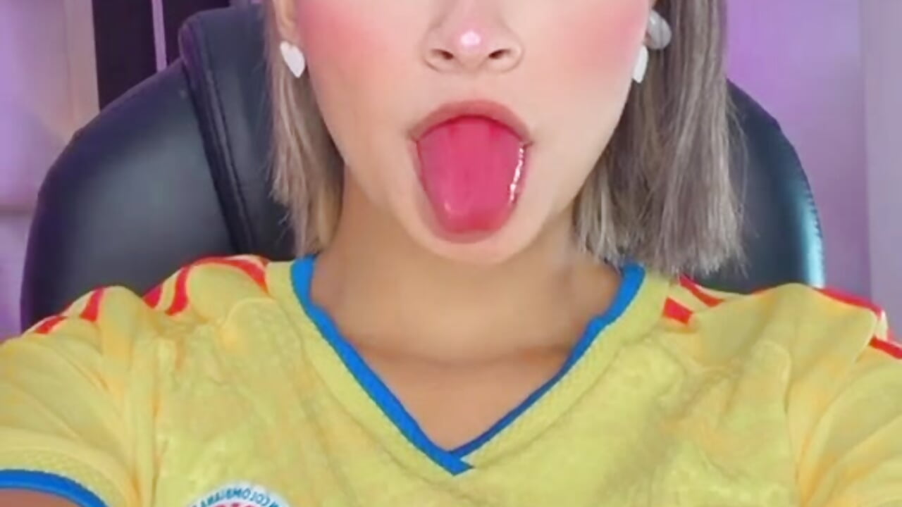 ahegao - video của người mẫu cam LuisaJonnes_