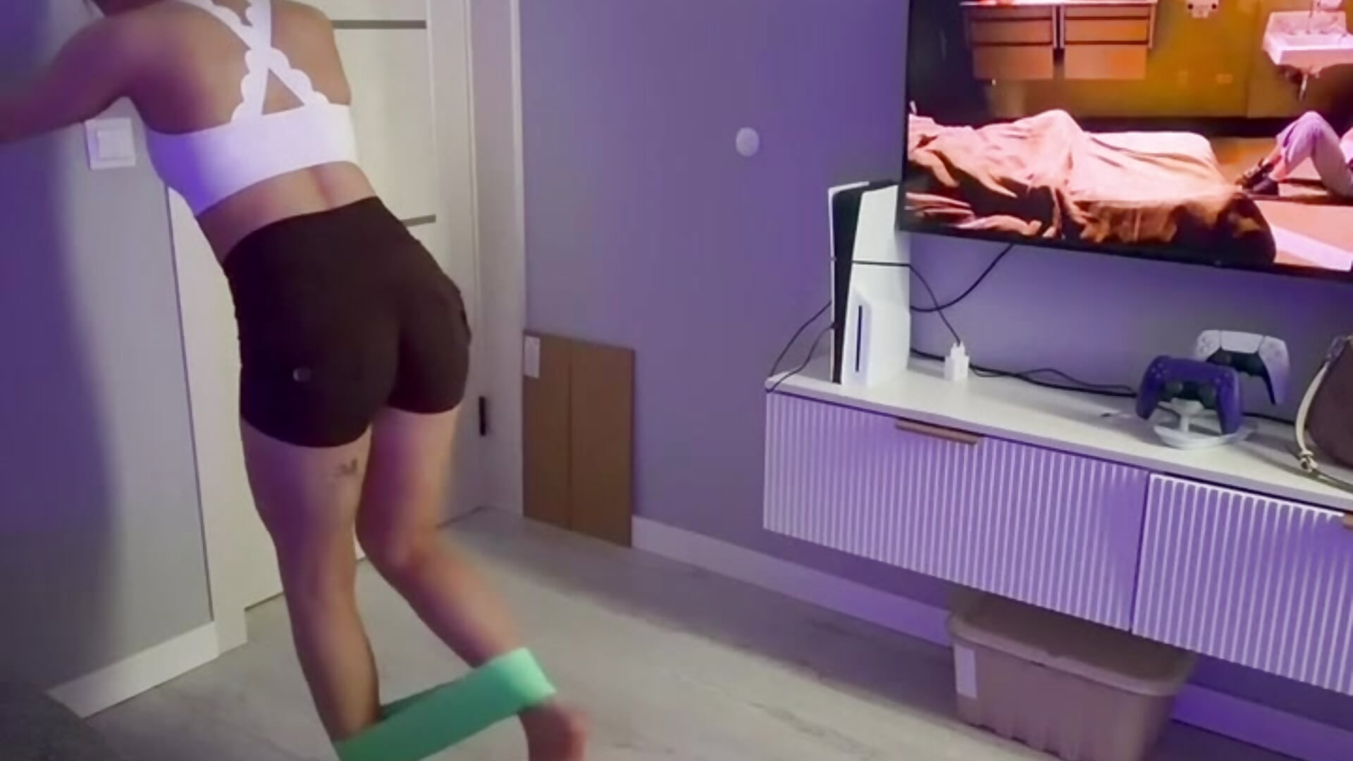 Back at working out!－カメラキャストのLeri_Dellsの動画