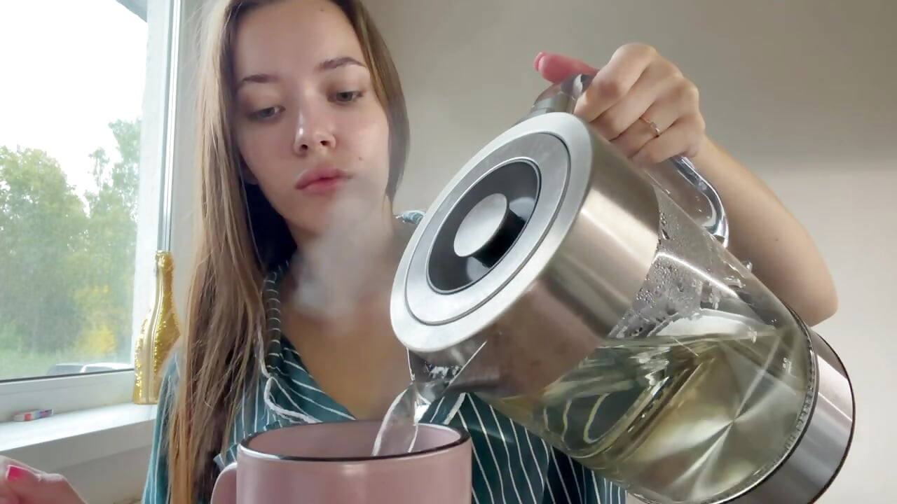 sharing my morning routine with you :)－カメラキャストのLeri_Dellsの動画
