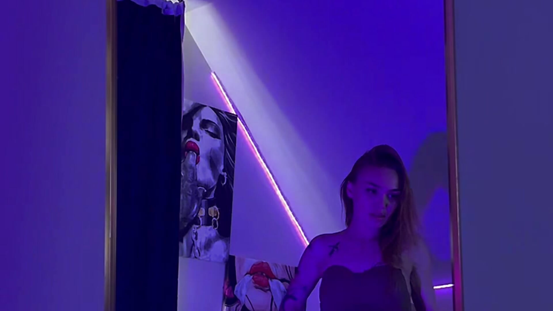A little dancing🐰🤭 - video di KitsyMoore modella di cam