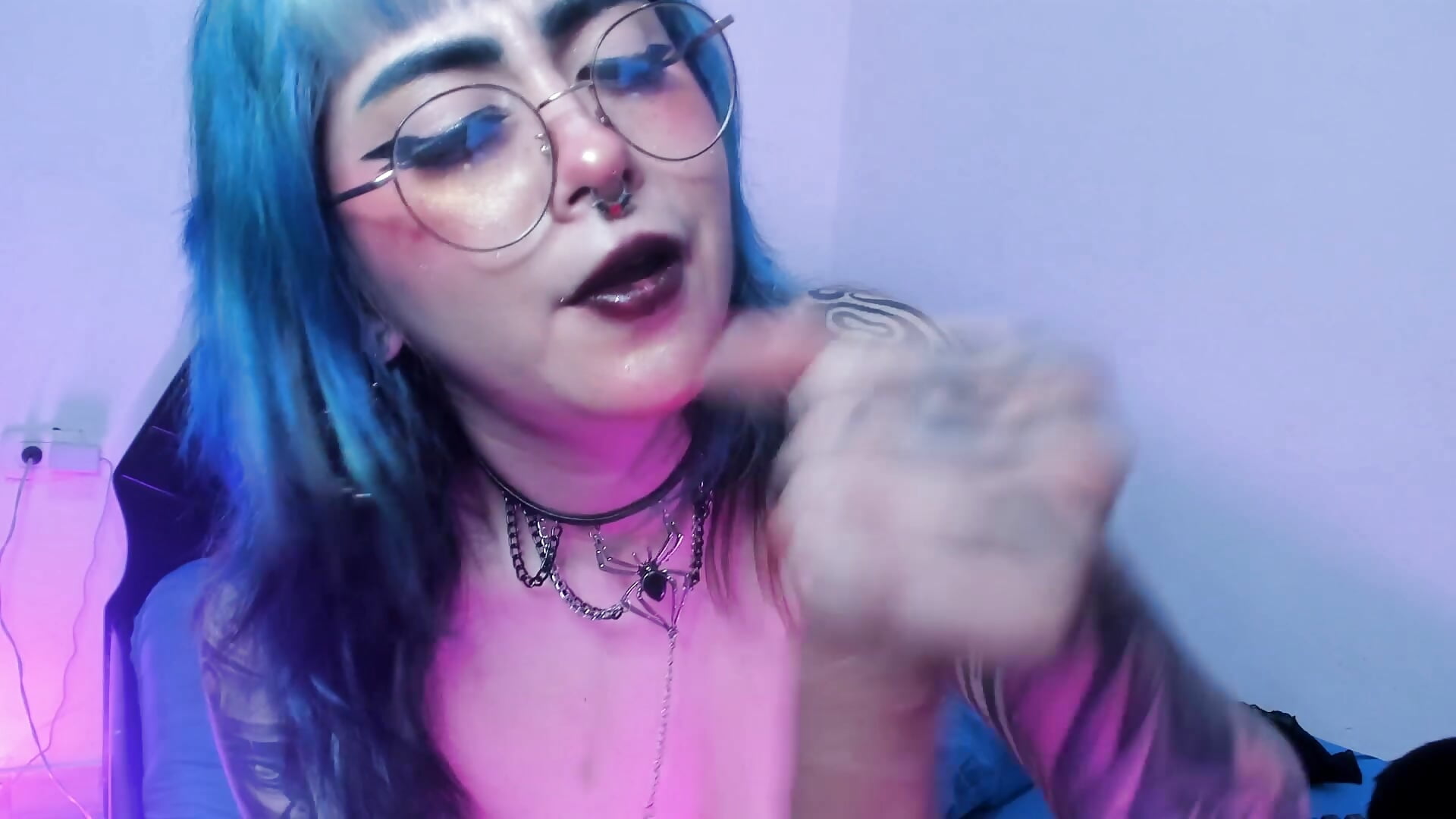 DEEPTHROAT SPIT - video by Hallucigenia_ cam model