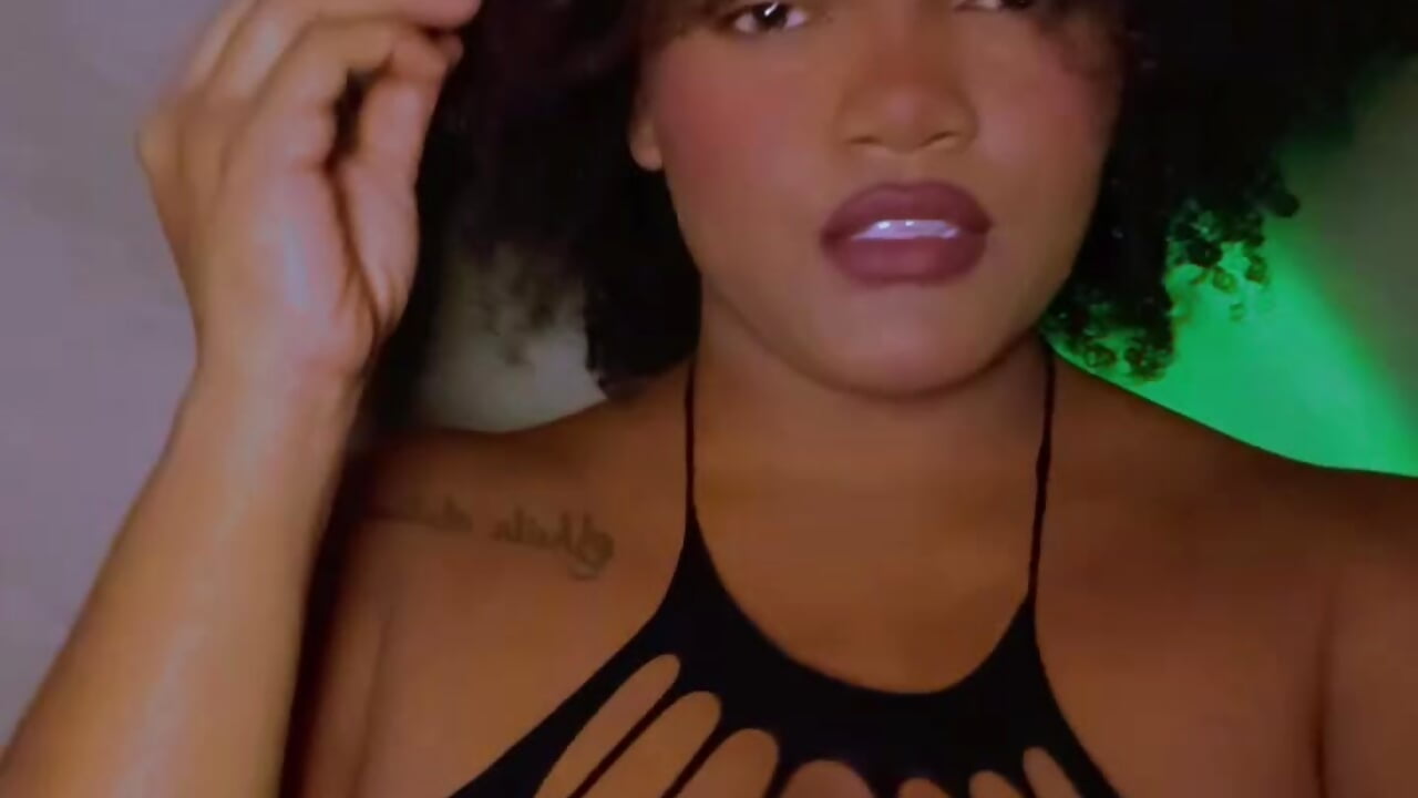 profile-intro-video-1775667739 - video di Cleo_17 modella di cam