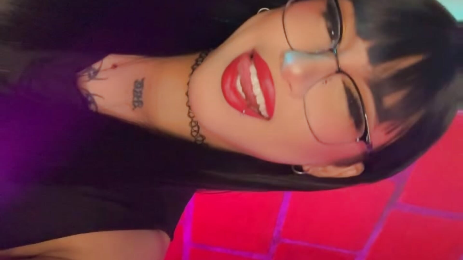 Cuteee💕 - video by QueenAri_ cam model