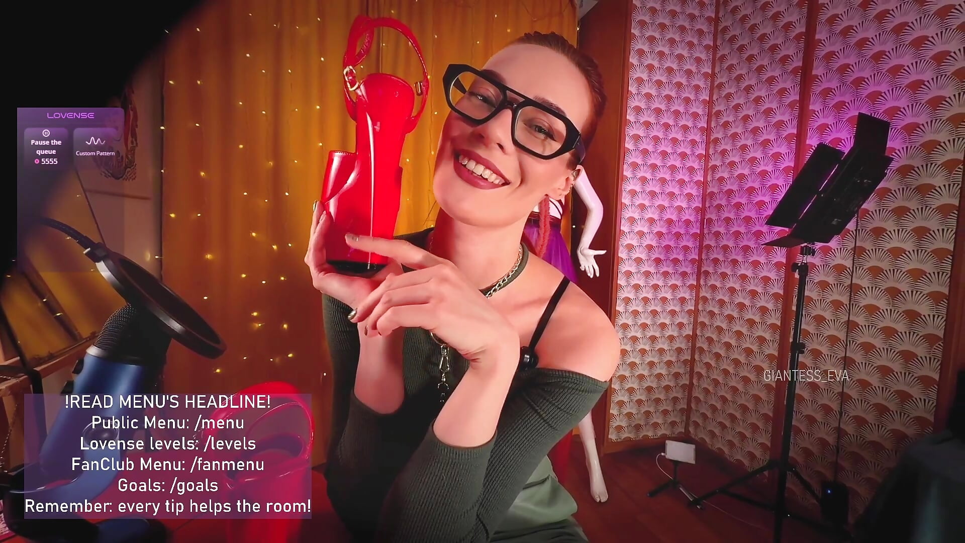 heels - video by Giantess_Eva cam model