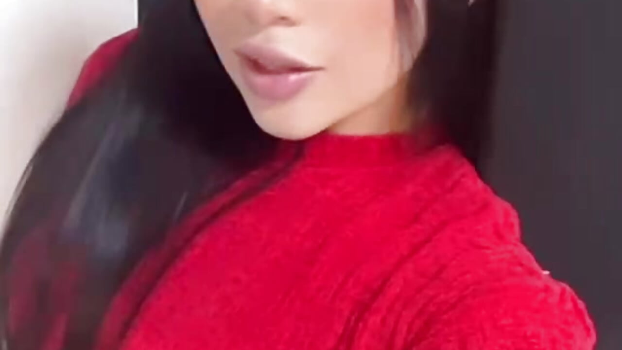 Follow me - video by gabriela_paris cam model