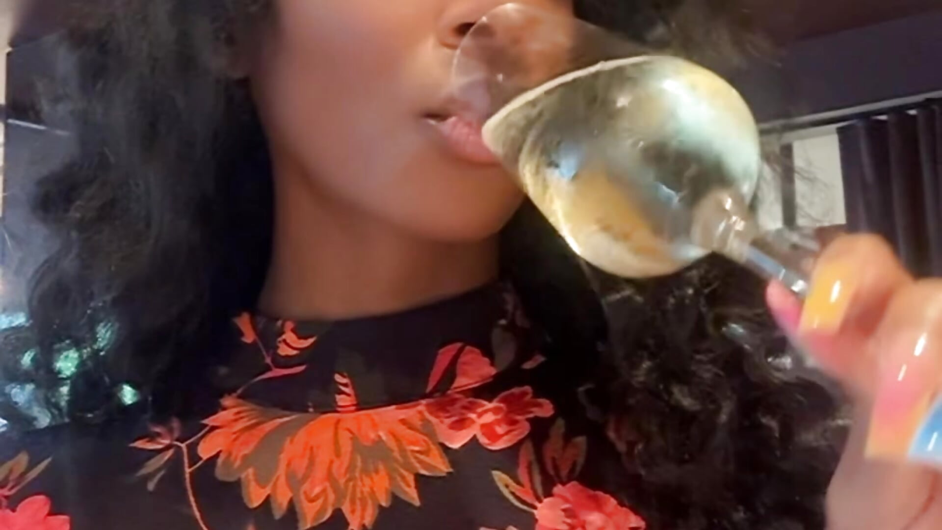 🥂I sip champagne and smile