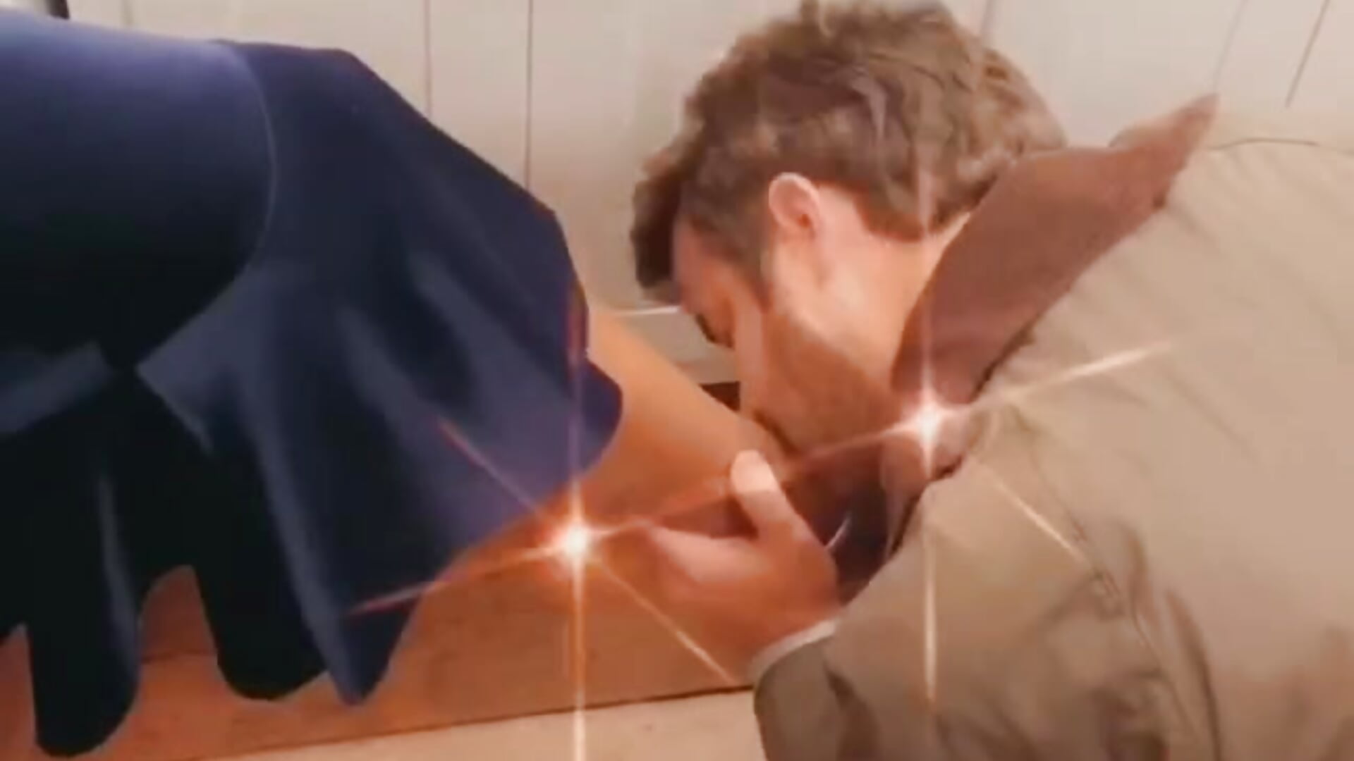 Kiss my feet babe - video di LoveDreaux modella di cam