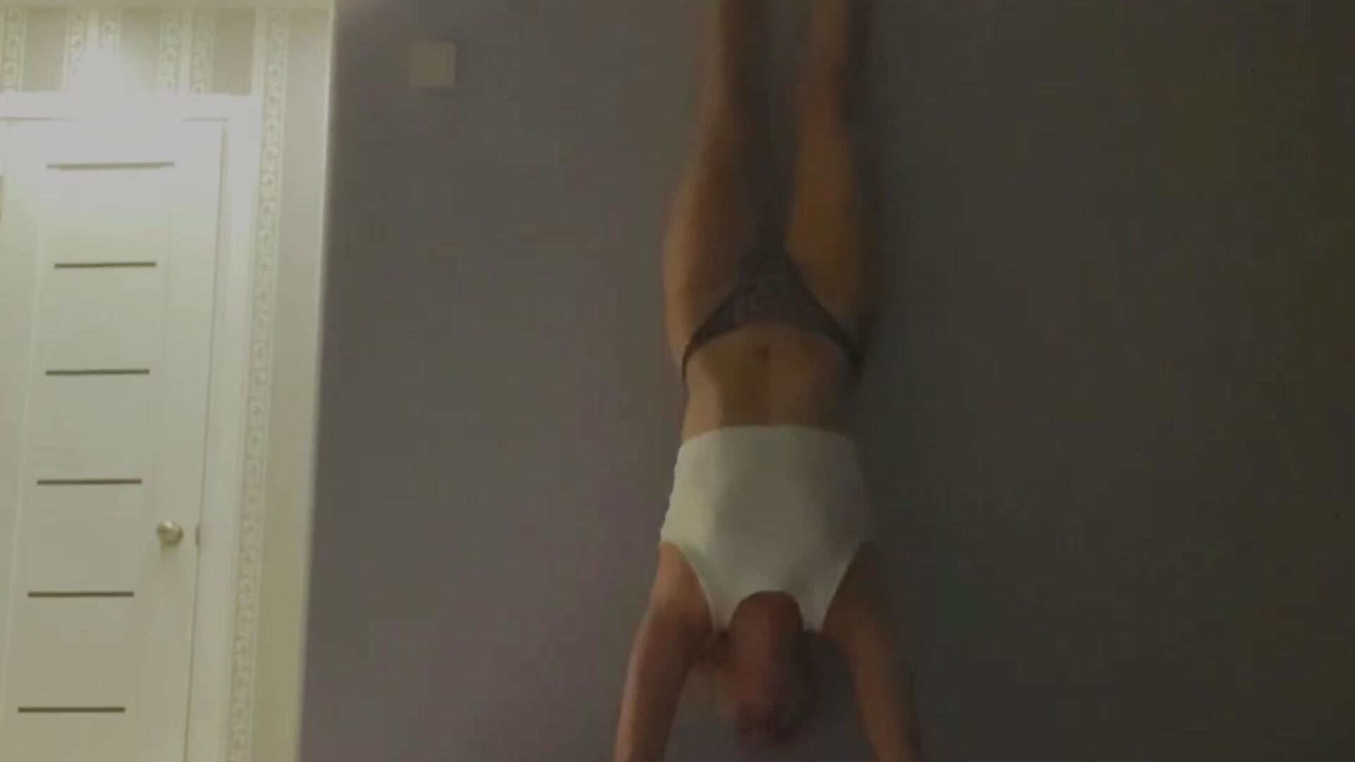 stretching  >_< - video by TanekaBoitel cam model