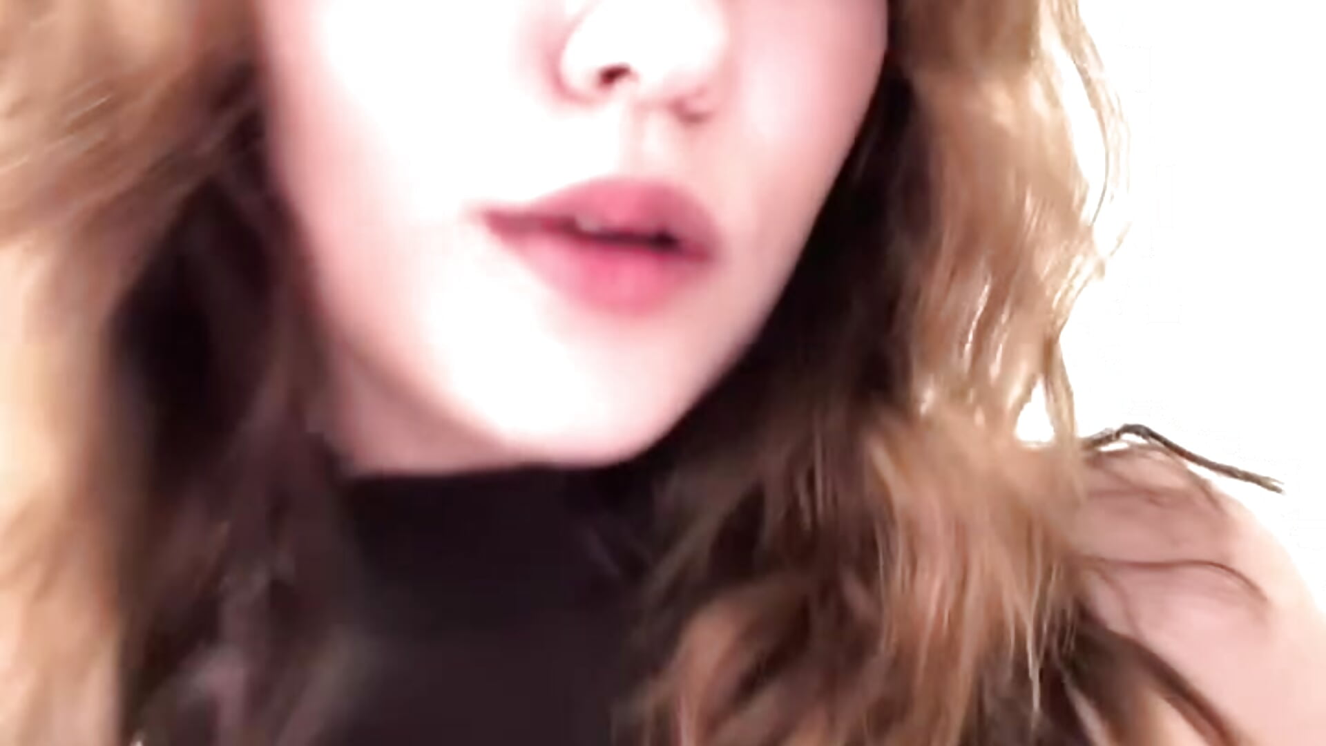 now im a bit dance - video by AdrianaCoenen cam model