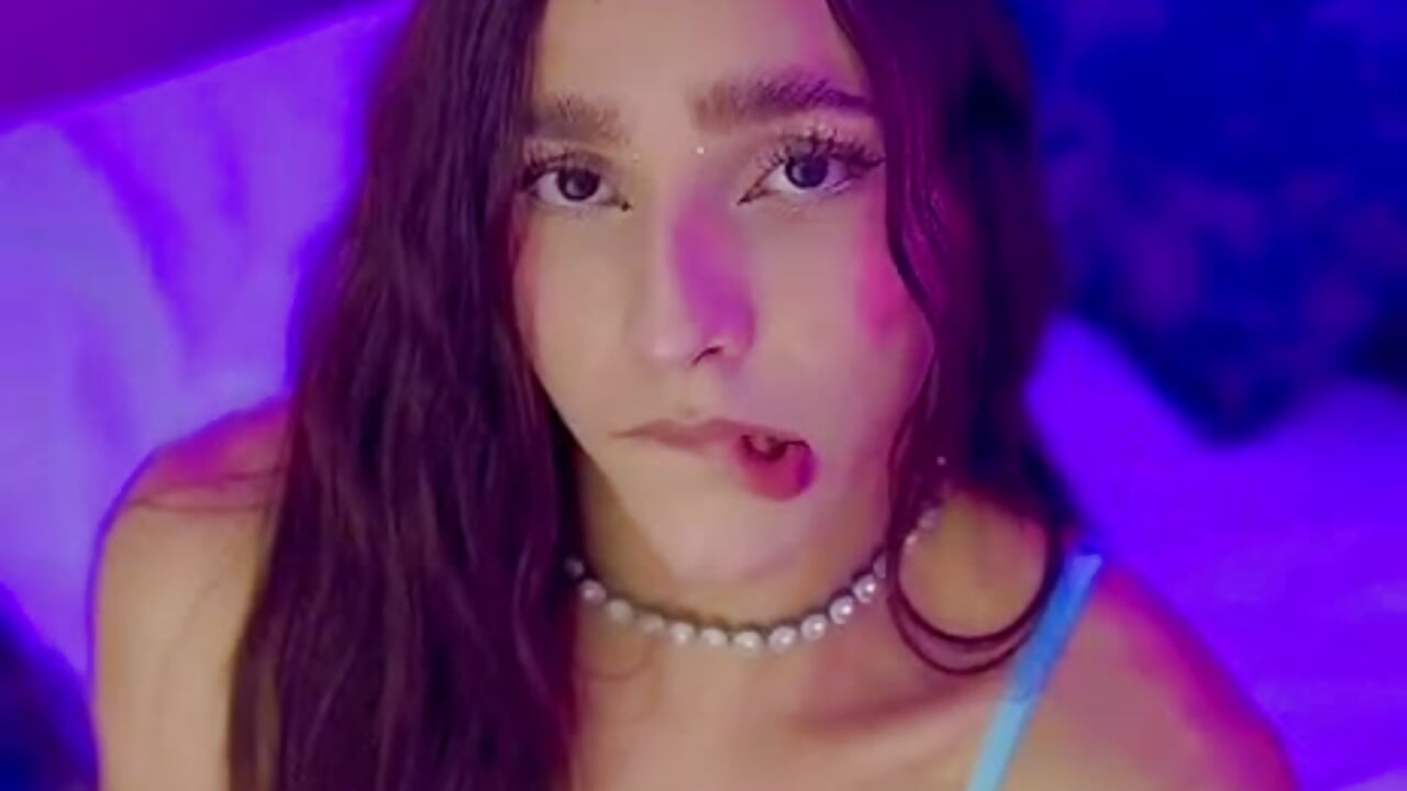 I'm in my room very horny waiting for you 💦🔥 - video by VanessaParis__ cam model