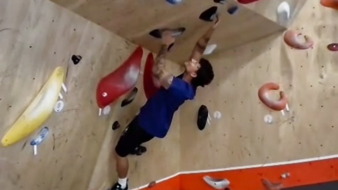 CLIMBING 👣 - video by mike_wills3 cam model