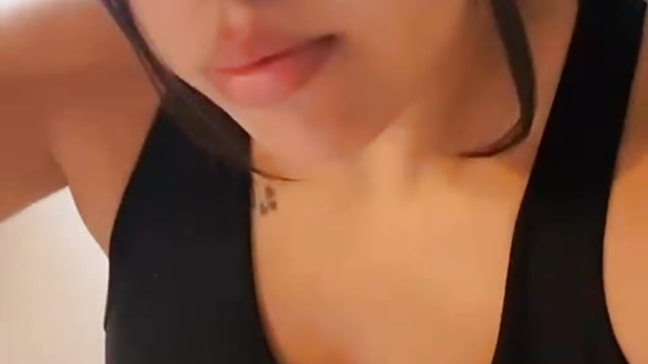 🫠 - video by daniela_crozee_ cam model