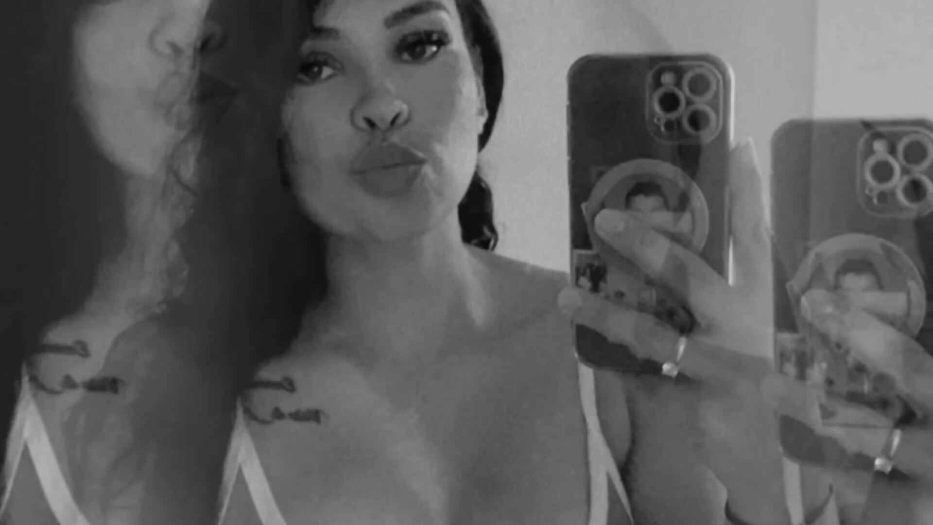 Sexy girl - video by FOX_LATINA cam model