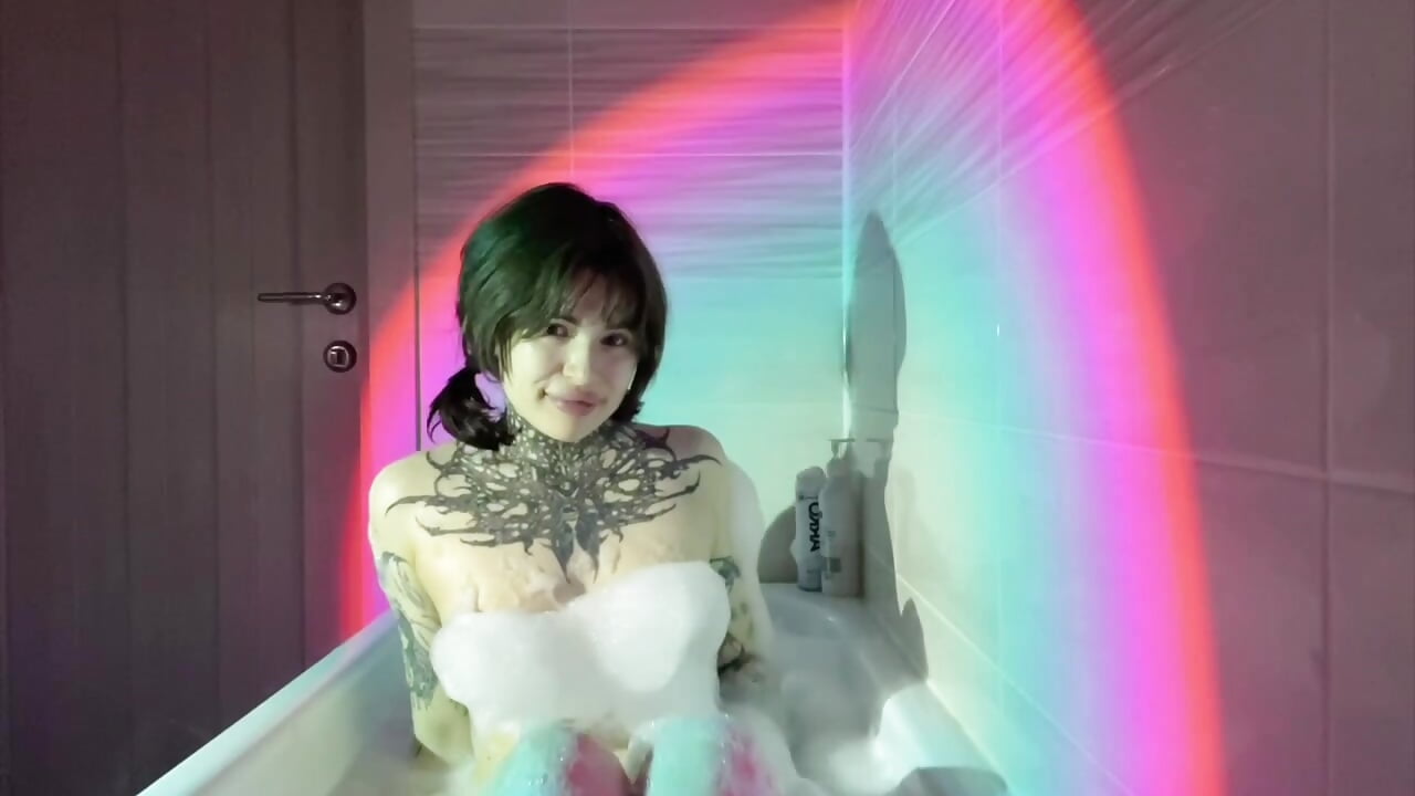 NaughtyInBath - відео від вебкаммоделі Eva_Sonic