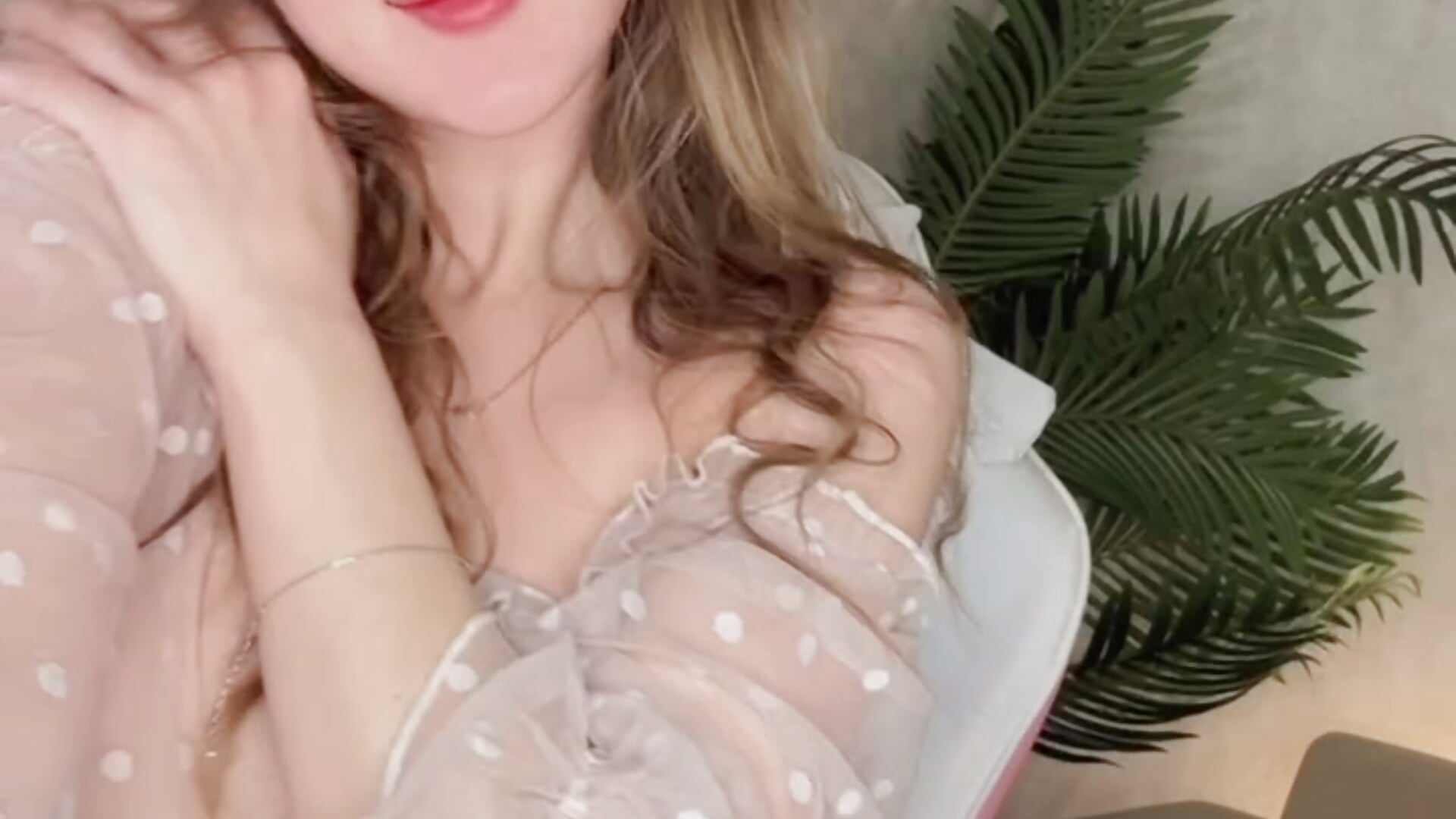 IMG_0181 - video của người mẫu cam kianawhite