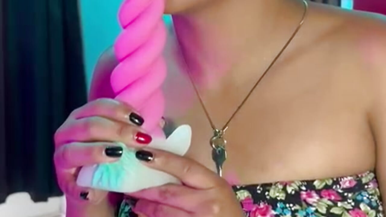 Blowjob to my new toy!🦄❤️‍🔥