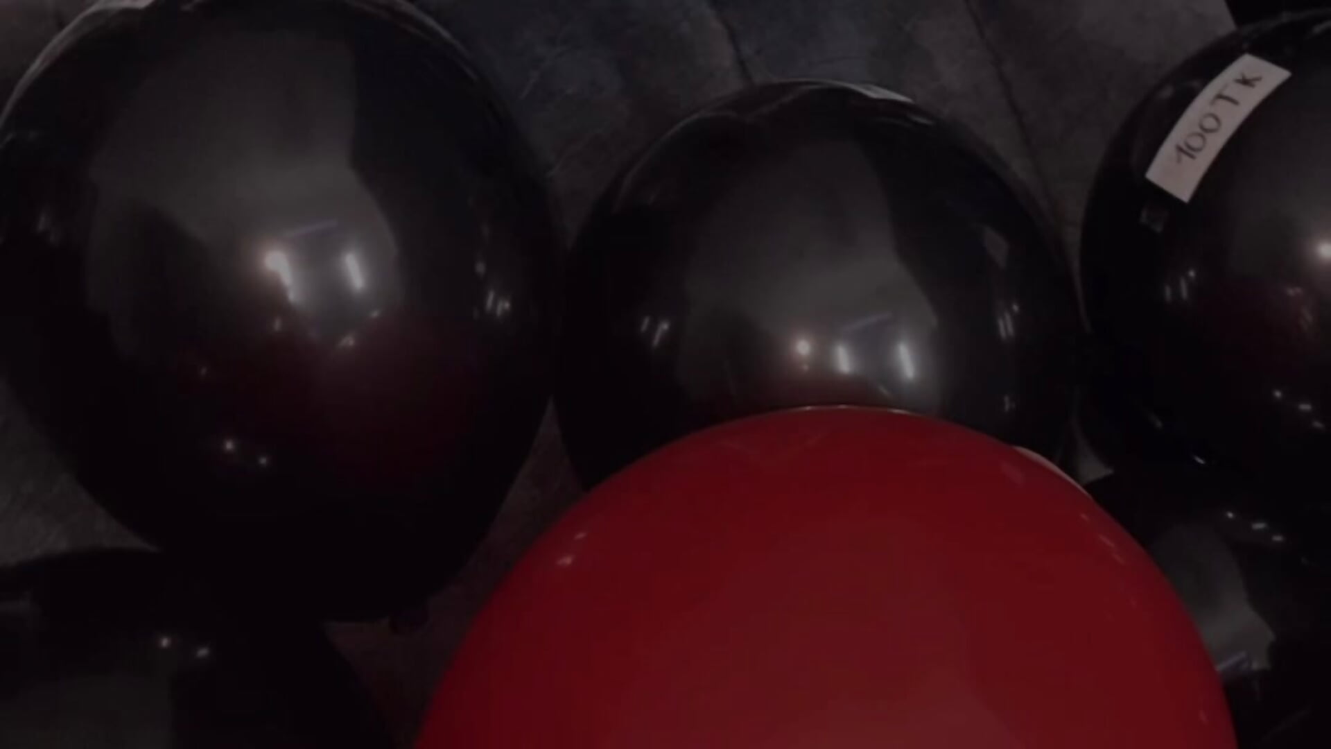 Naughty game with balloons........ - video by AriadneNorth_SophiBraum cam model