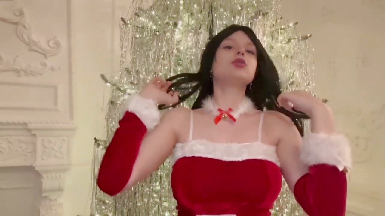 Sexy Santa girl hehe - video by AishaAysitt cam model
