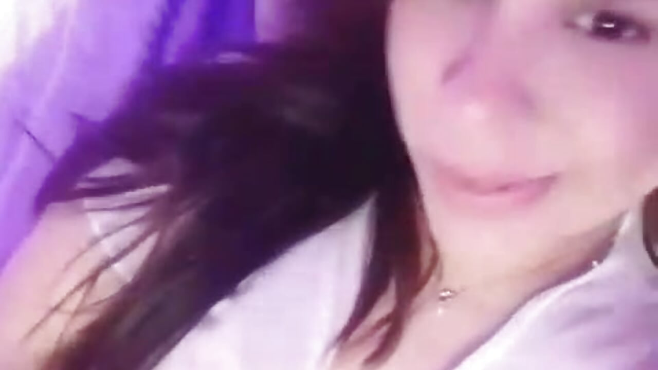 🍑😍 - video by viviana_simmons28 cam model