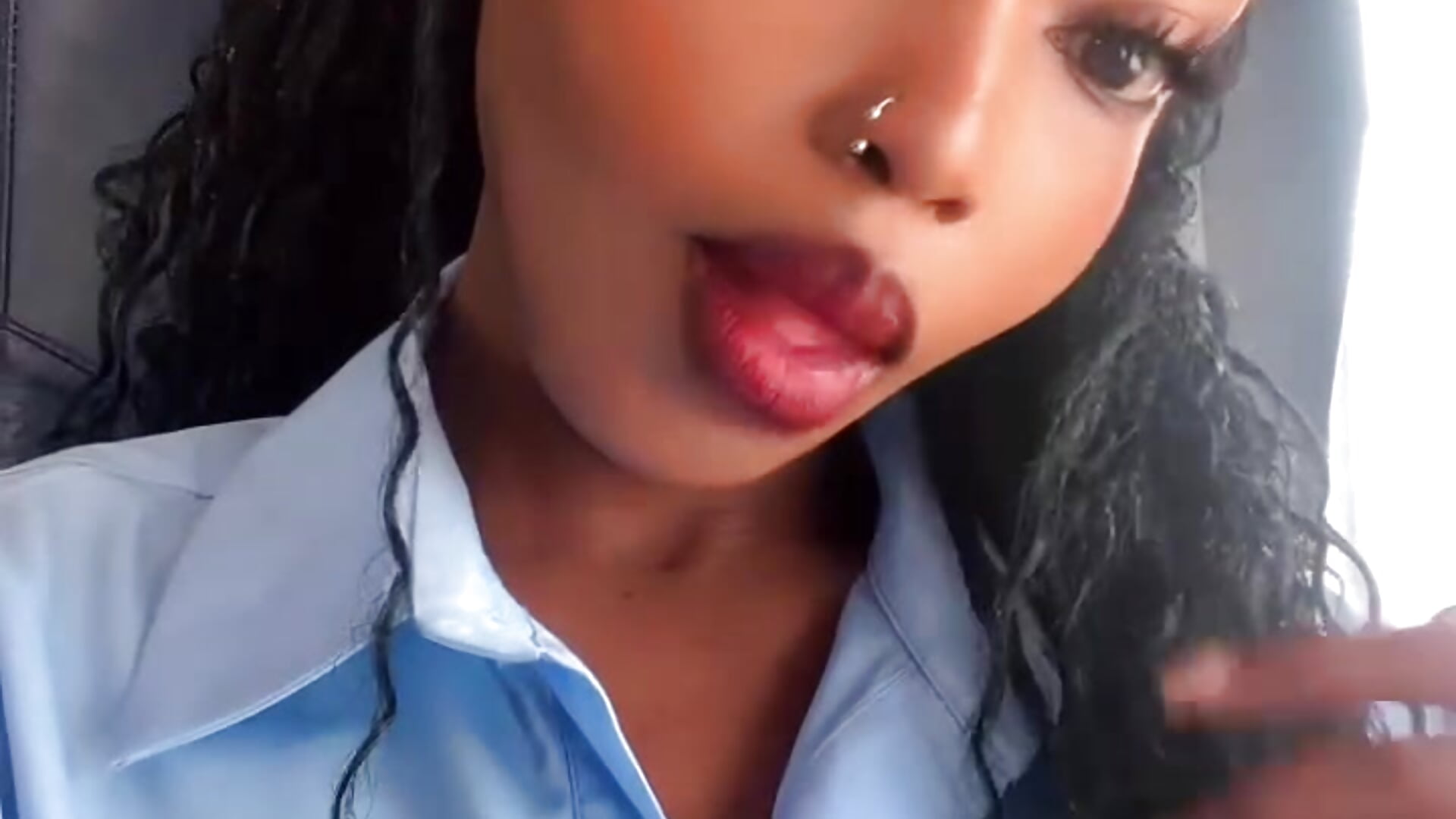 Catching flights and orgasms 😋🥹#Capetown - vidéo du modèle de showcams Fun_size86