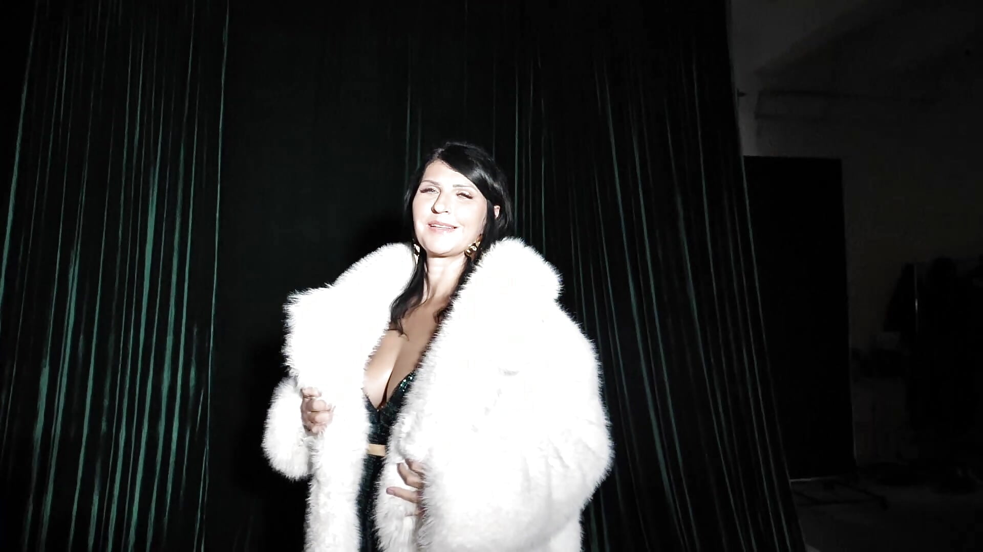 Bringing warmth to your feed ☀️💖 - video by Moon_Veloure1 cam model