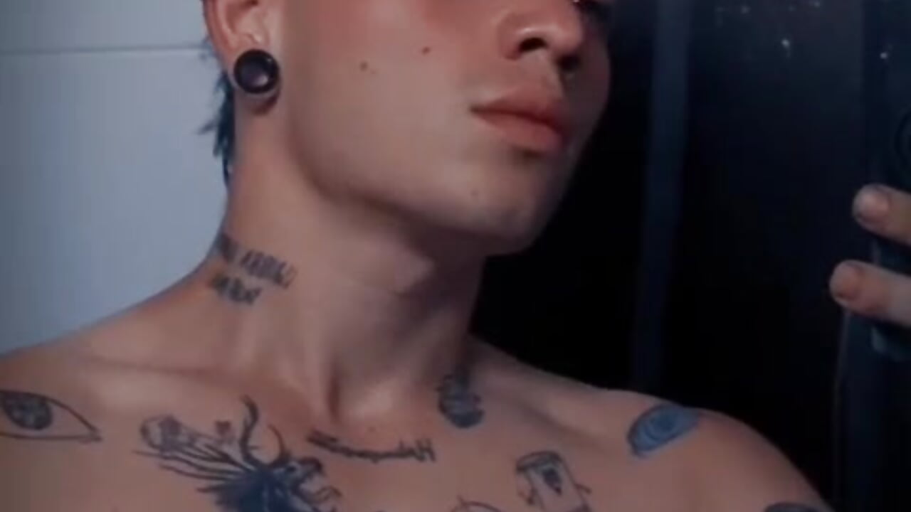 Marked body, tattooed skin - 視頻由 wildthor26 主播提供