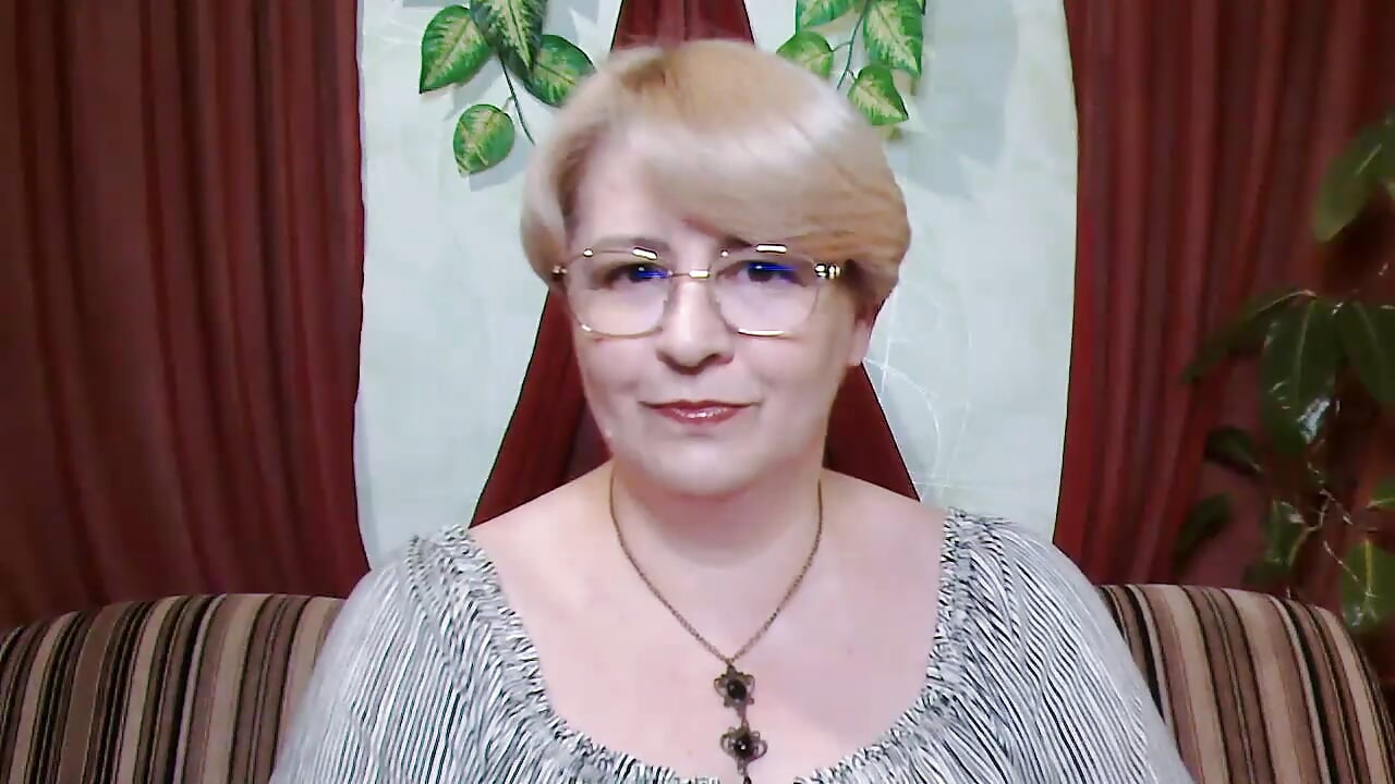 I’m exploring my fantasies tonight… would you like to be part of them? - video by SelenaVeloria cam model